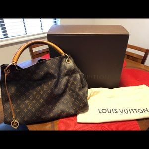 Louis Vuitton Artsy Monogram MM